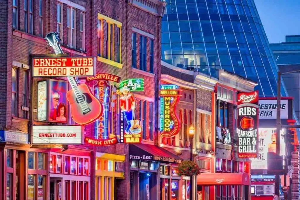 Stylish Music City Getaway 3Miles To Dwtwn 纳什维尔