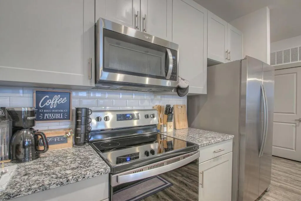 Stylish Music City Getaway 3Miles To Dwtwn Nashville 0*,  United States